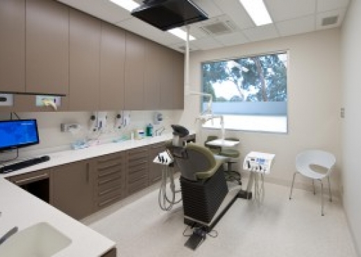 Dr  Alex Fibishenko   Centre For Aesthetic   Implant Dentistry 06
